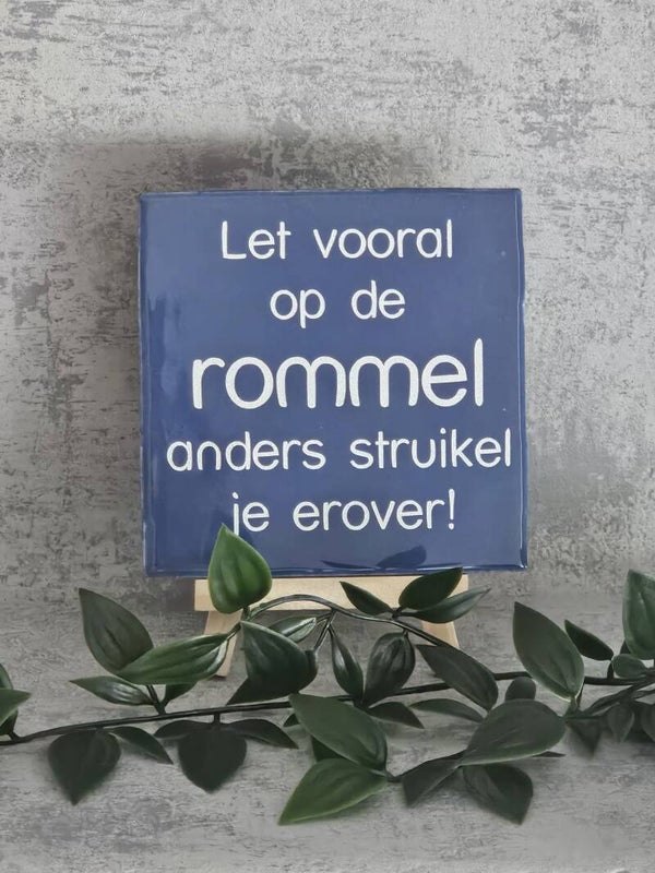 Tegeltje 10x10cm | Let vooral op de rommel