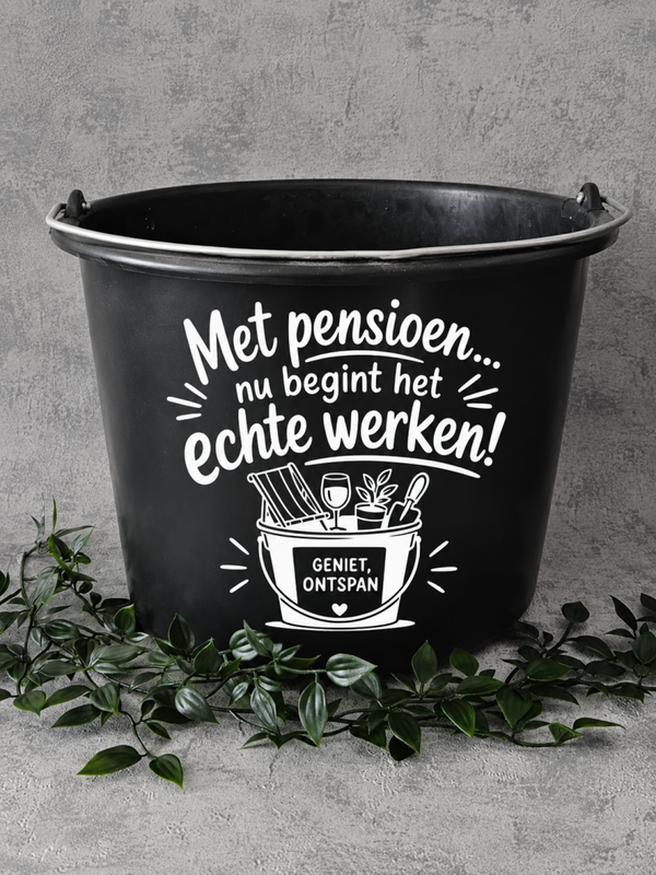 Sticker emmer | met pensioen nu begint het echte werken