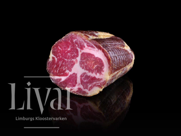 Livar Livacoppa 100 gram gesneden en opgemaakt op schaal.