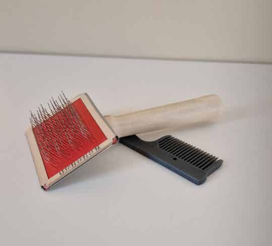 Slickerborstel hout - verwijderen van losse haren