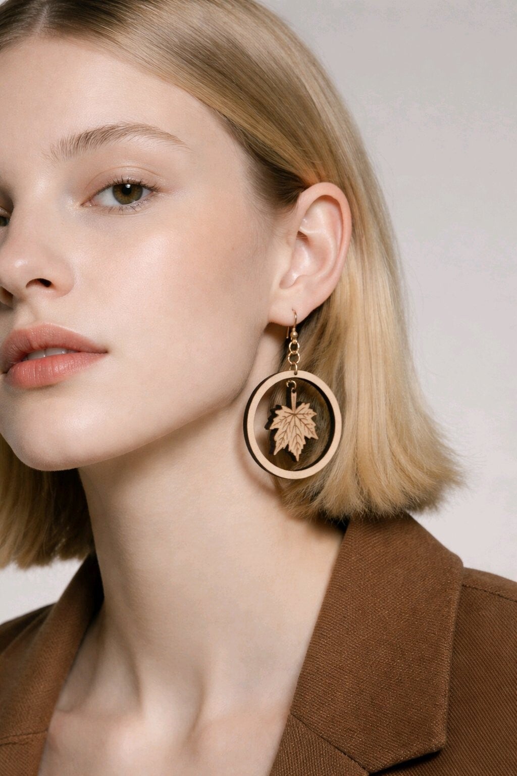 Boucles d’oreilles feuille en bois de tilleul
