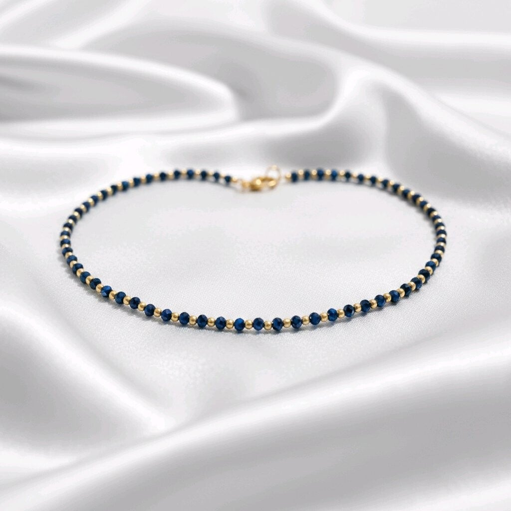 Collier fantaisie délicat et raffiné.