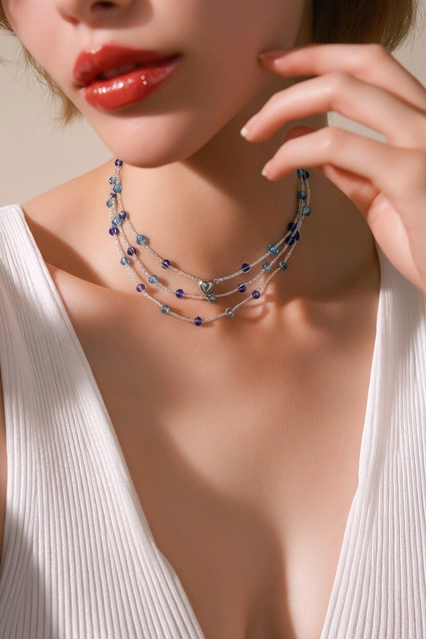 Collier fil argenté  perles en verre bleues