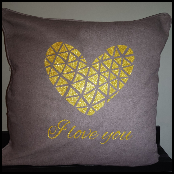 Kussen met gouden hart