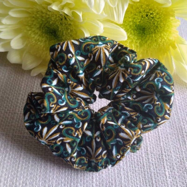 Emerald baroque mini scrunchie