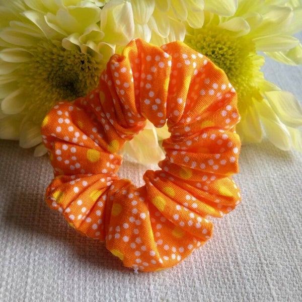 Sunny pop mini scrunchie