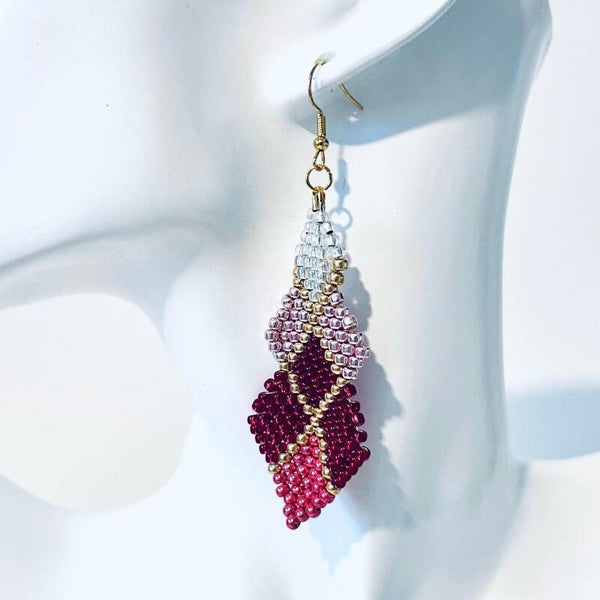 Aurora petals beaded oorbellen