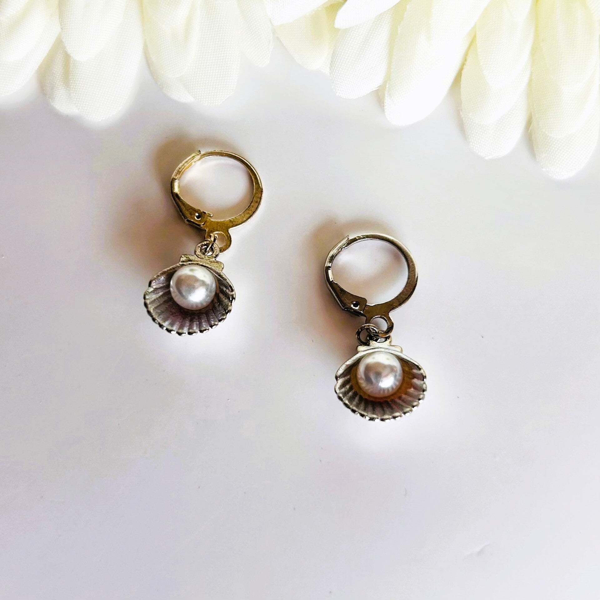 Seashell charm pearl bedel oorbel