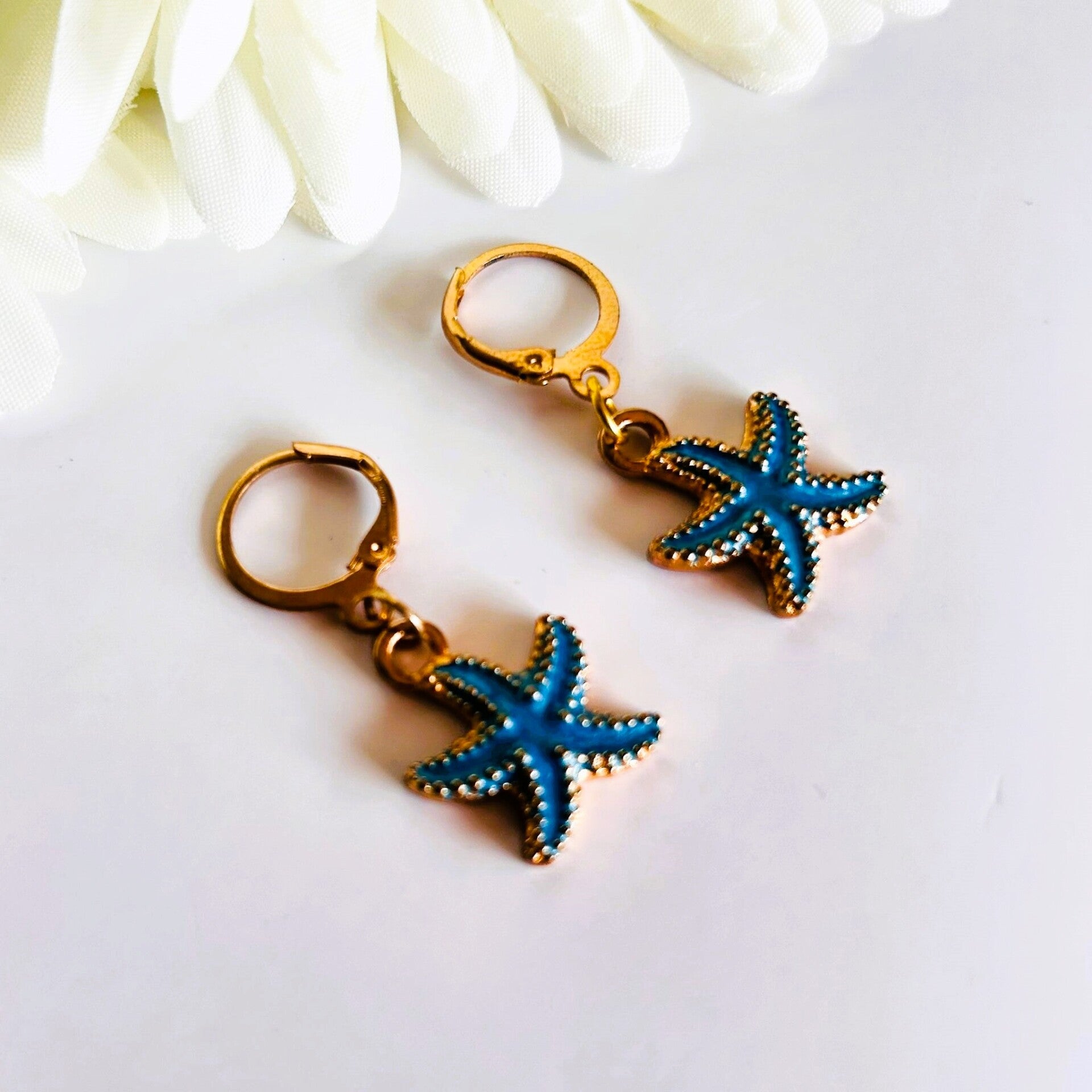 Coastal charm blue bedel oorbel