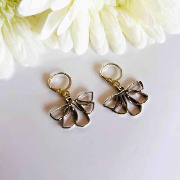 Petal Charm bedel oorbel