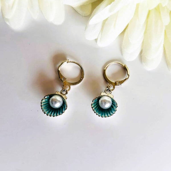 Seashell charm ocean blue bedel oorbel