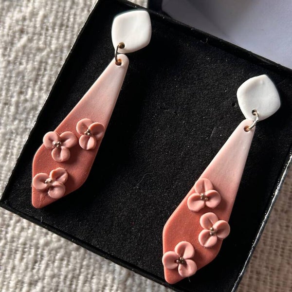 Copper glow dagger bloemen oorbellen