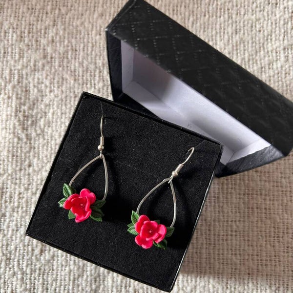 Blush petal bloemen oorbellen