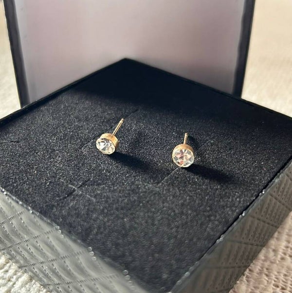 Zirkonia stud