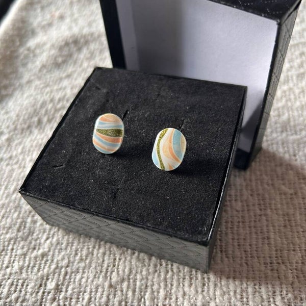 Retro swirl stud oorbellen