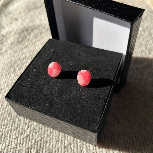 Barbie stud oorbellen
