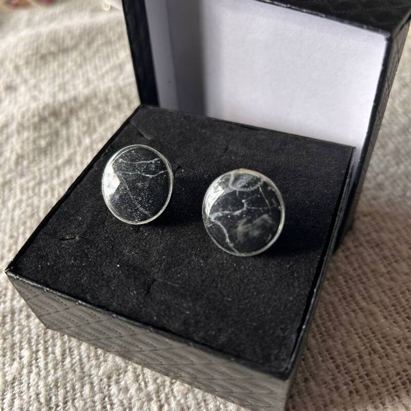 Smokewood glow stud oorbellen