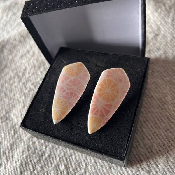 Citrus slice dagger stud oorbellen