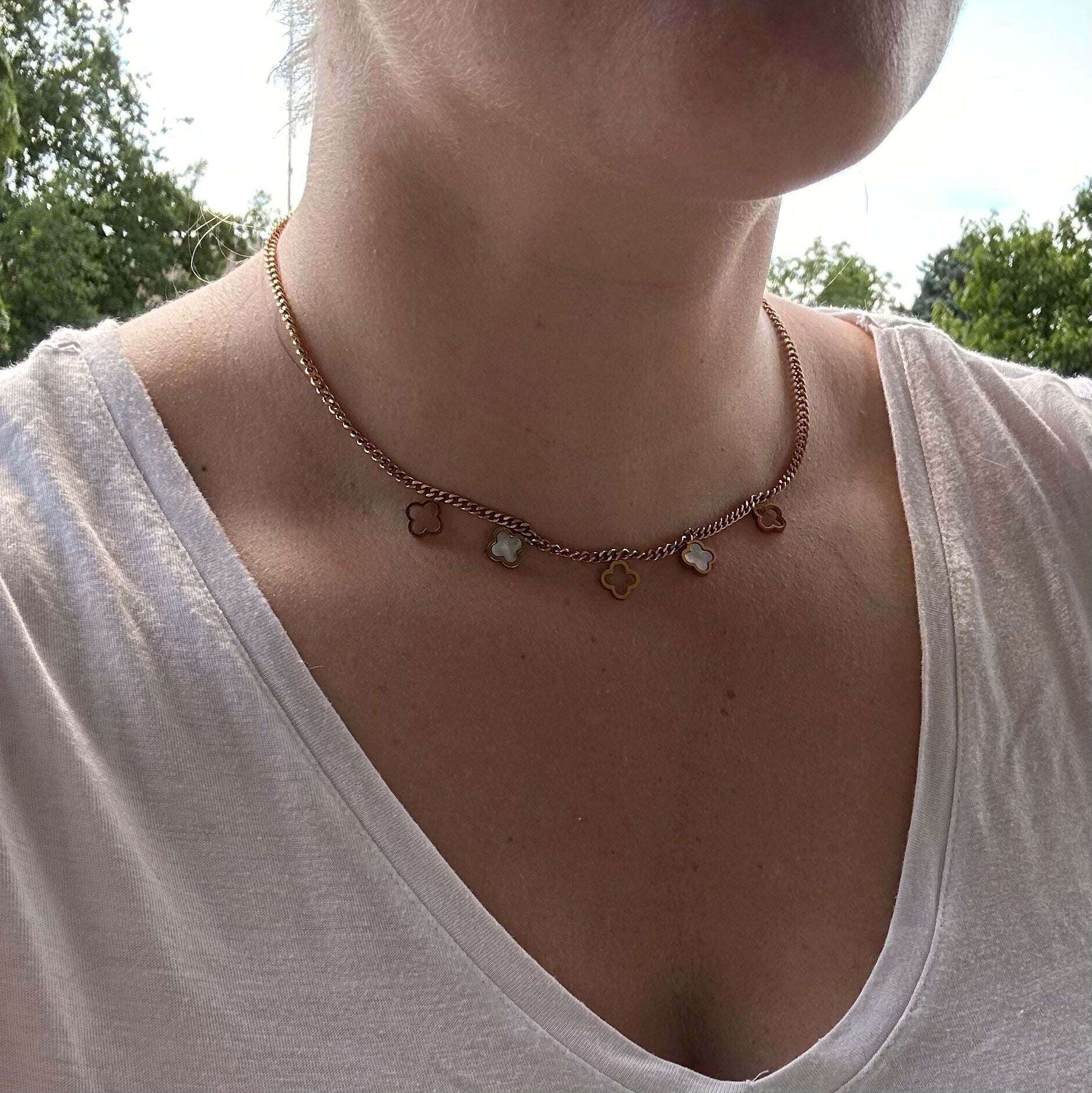 Golden clover charm ketting