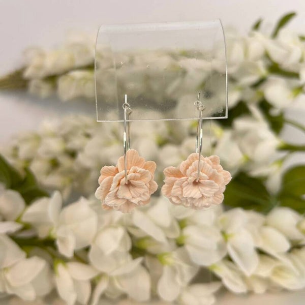 Botanica hoops – Ivoor met gouden of zilveren oorring