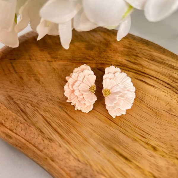 Botanica half bloom stud oorbellen - ivory in goud en zilver