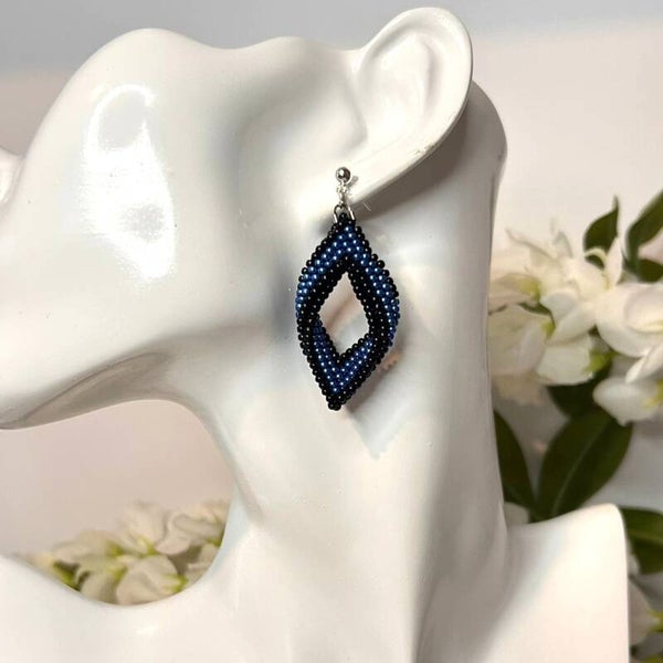Midnight glow beaded oorbellen