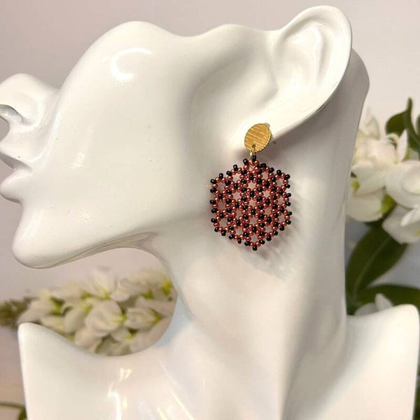 Red ember beaded oorbellen