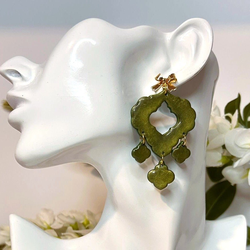 Olive chandelier hangende oorbellen