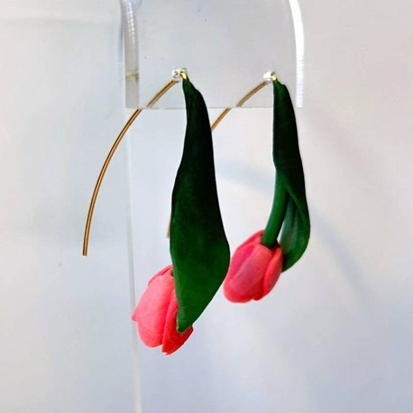 When tulips bloom oorbellen – blush tulip hooks