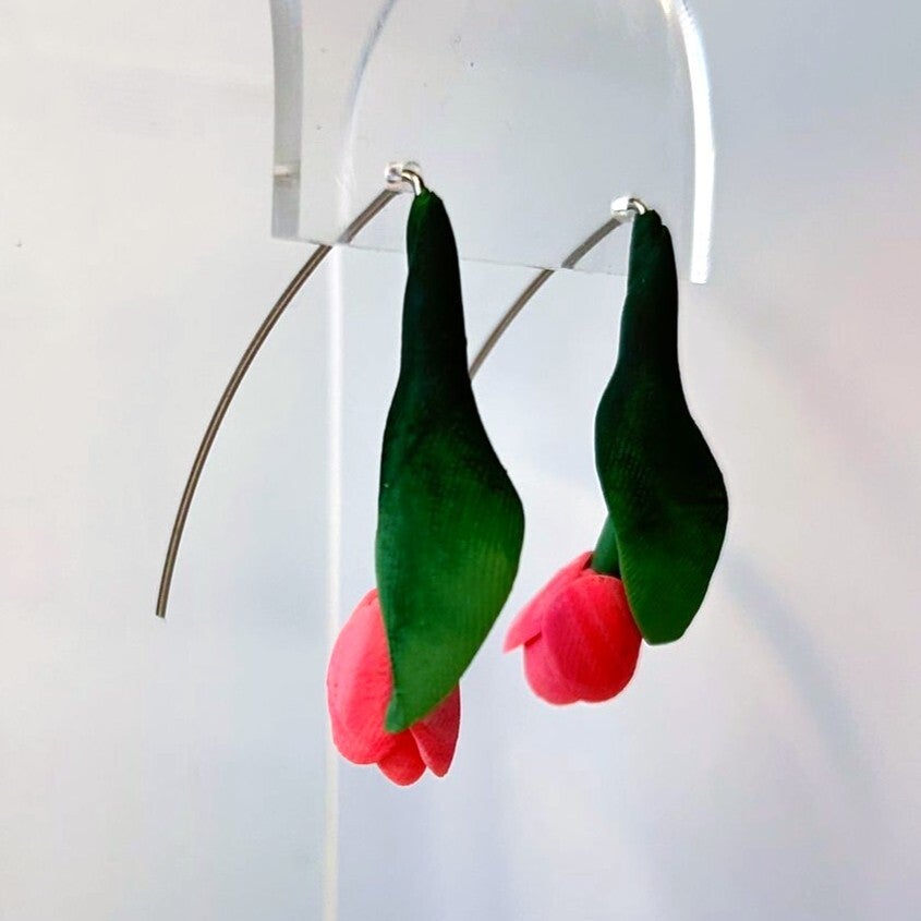 When tulips bloom oorbellen – coral tulip hooks