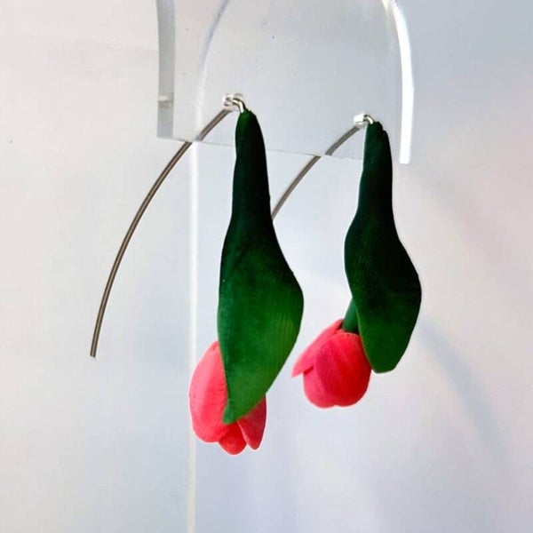 When tulips bloom oorbellen – coral tulip hooks