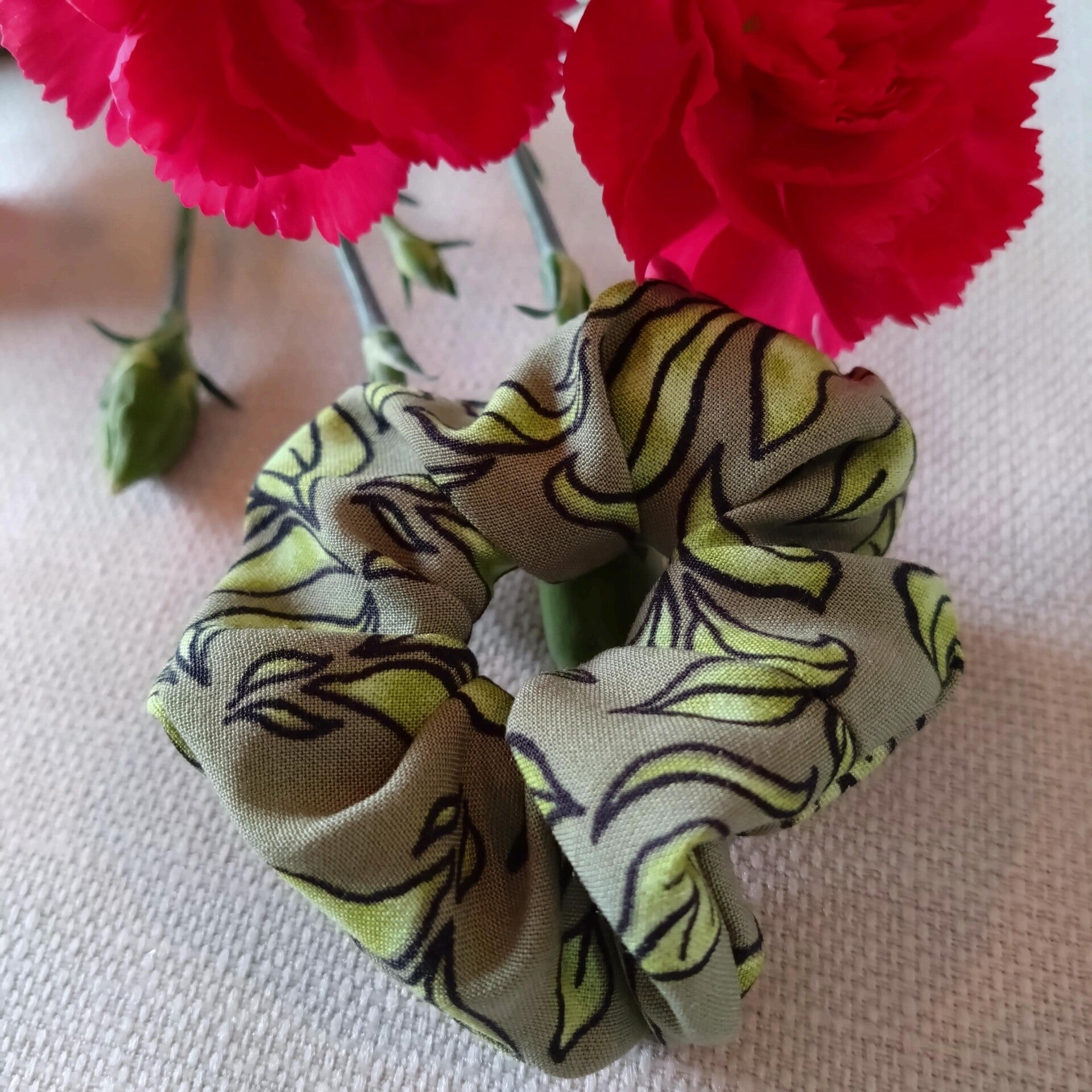 Green leaf mini scrunchie