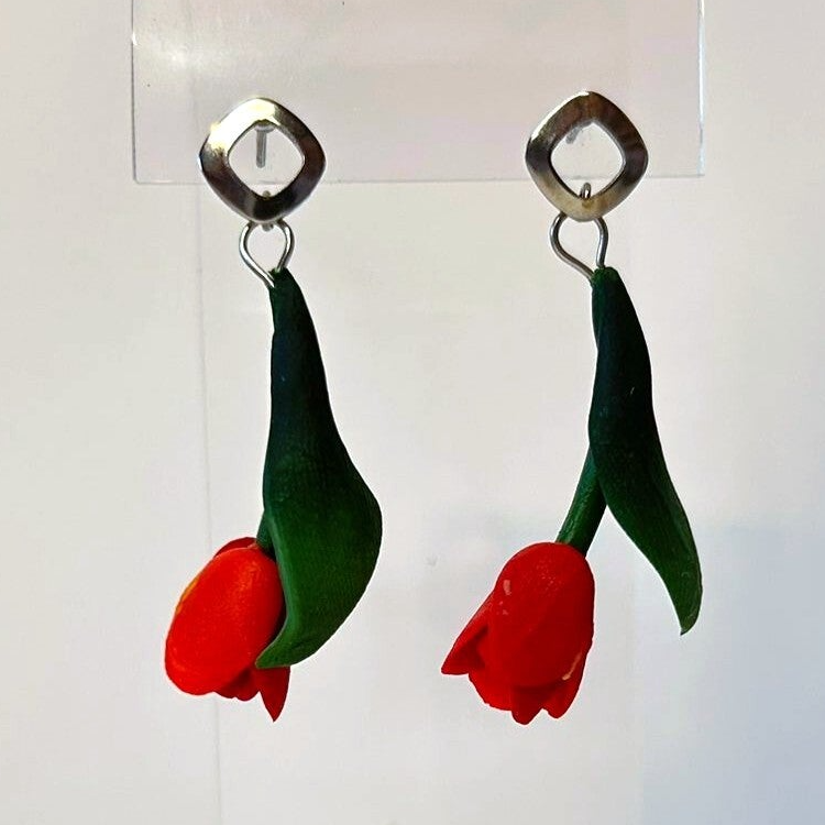 When tulips bloom oorbellen – Scarlet tulip drop