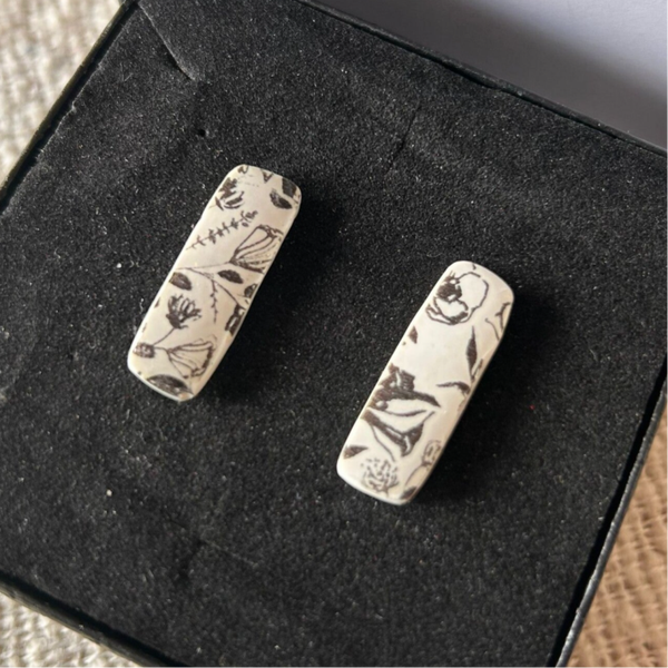 Mono bloom stud oorbellen