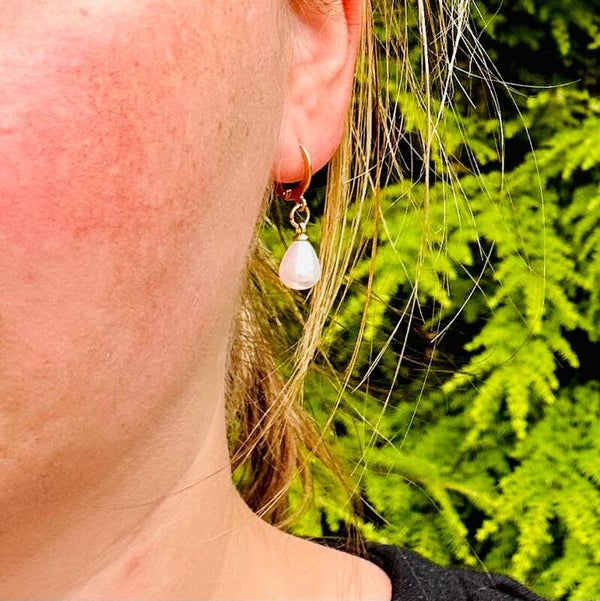 Pure pearl bedel oorbel