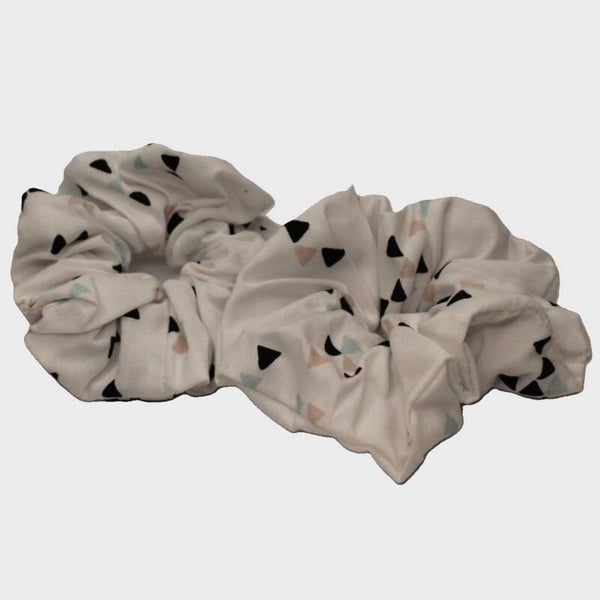 Triangular dream small scrunchie