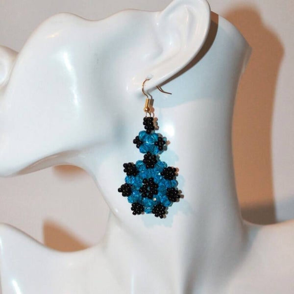 Blue mirage beaded oorbellen