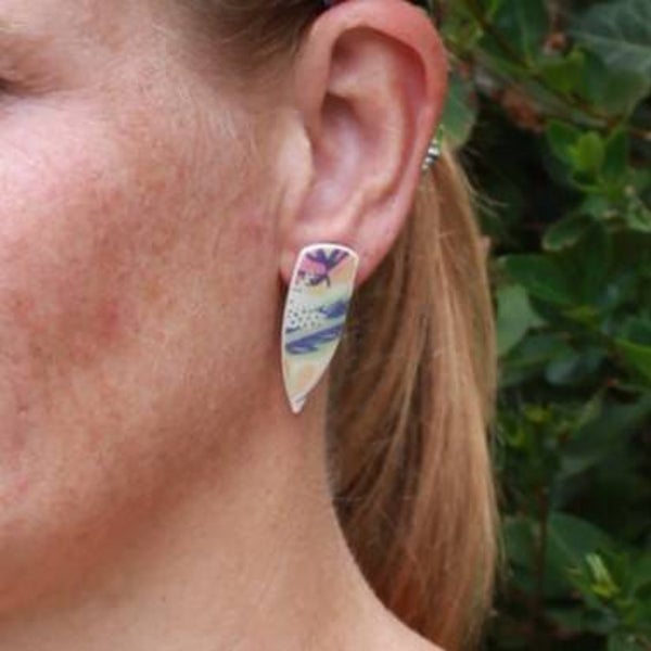 Floral dagger stud oorbellen