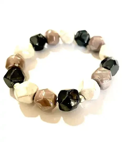 Kazuri armband Facet Black & White