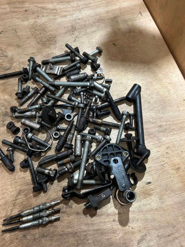 MK 1 Crafter 2.5 TDI ENGINE BOLTS AND NUTS