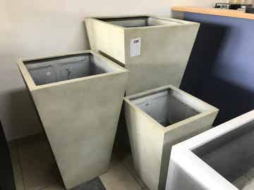 Set van 3  Concrete High conical box Antique white. 1 box 60x60cm - 100cm hoogte, 1 box 50x50cm - 80cm hoogte, 1 box 40x40cm - 60cm hoogte