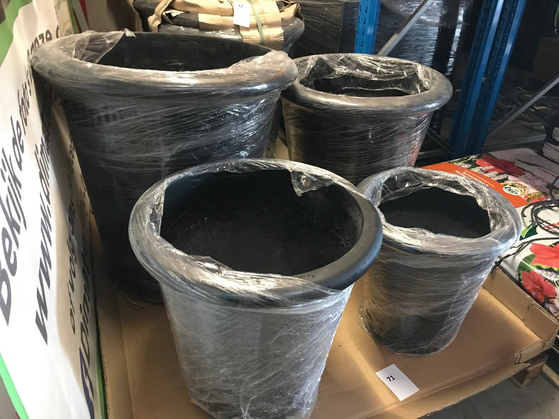 Set van 4 Luca lifestyle Grigio classico Anthracite. 1 pot 75cm dia/75cm hoogte, 1 pot 65cm dia/65cm hoogte, 1 pot 55cm dia/55cm hoogte, 1 pot 45cm dia/45cm hoogte