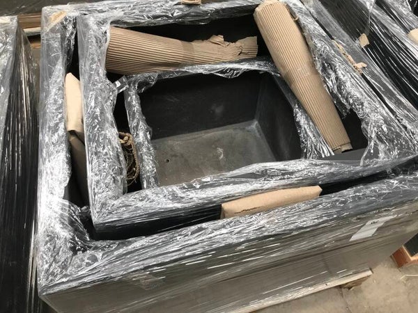 Set van 3 Luca lifestyle Grigio Low cube Anthracite. 1 bak 100x100cm/60cm hoogte, 1 bak 80x80cm/60cm hoogte, 1 bak 60x60cm/40cm hoogte