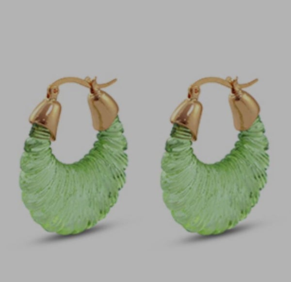 Trendy resin oorbellen ovaal gold green