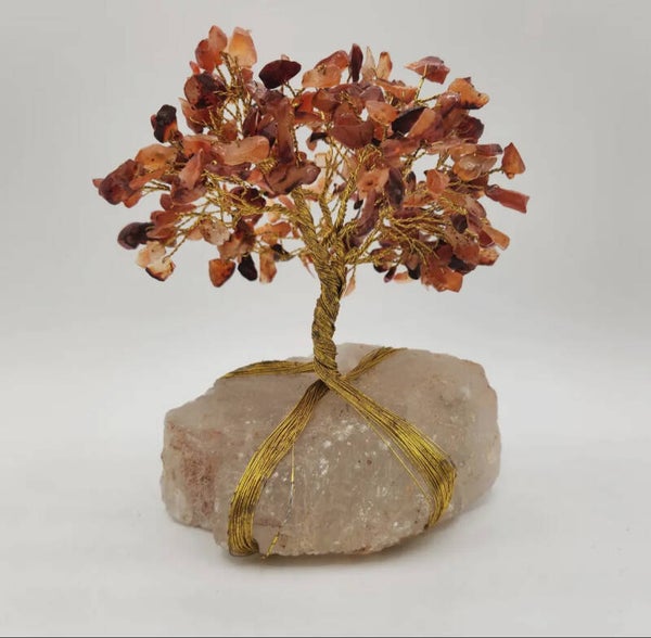 Edelsteenboom – Carneool met Helder Kwartsbasis & Gouddraad