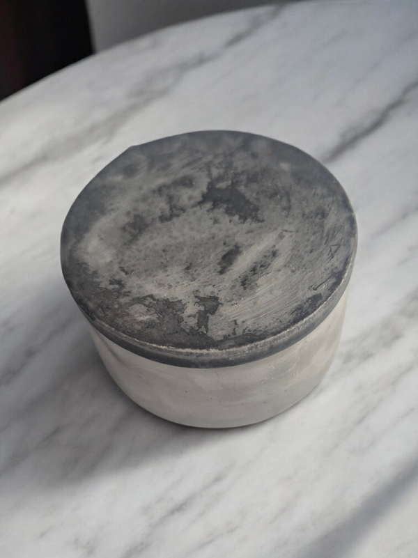 Black/grey ceramic pots