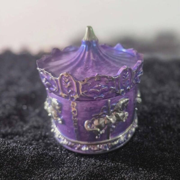 Purple and silver sandlewood and warm musk scented candle