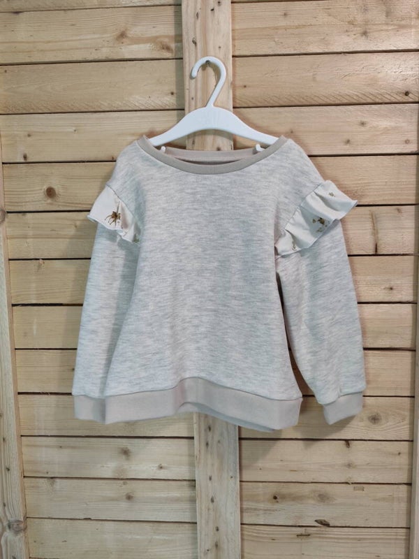 Sweat blanc et gris avec volant