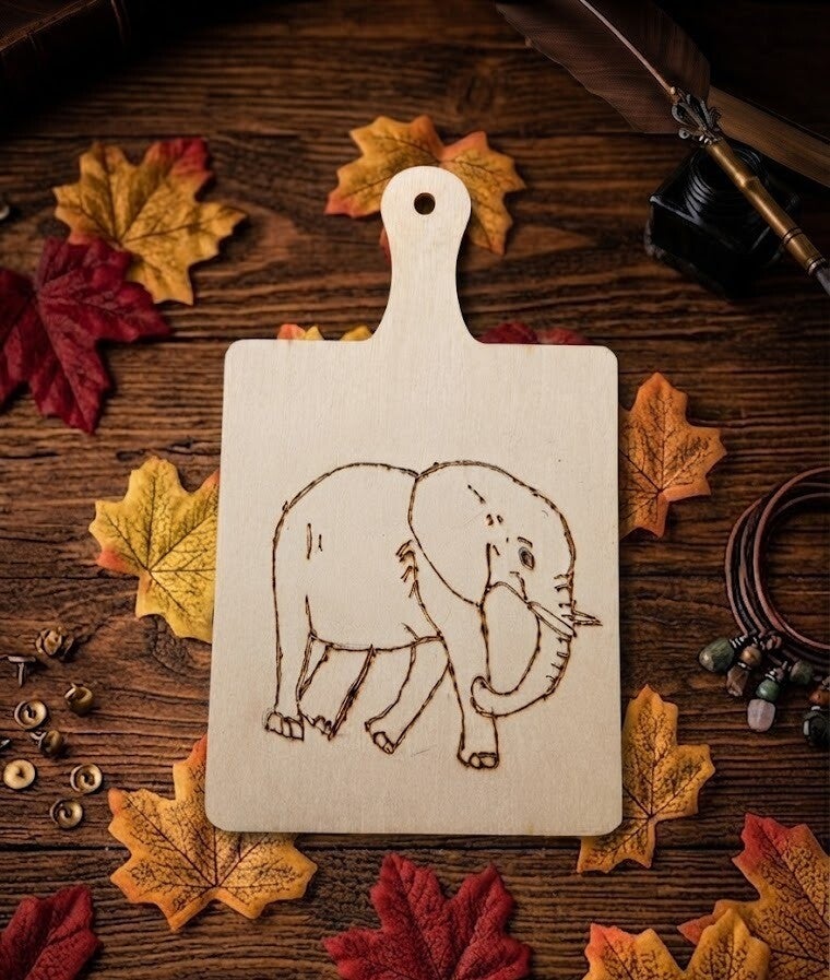 Handgebranntes Brettchen „Elefant“