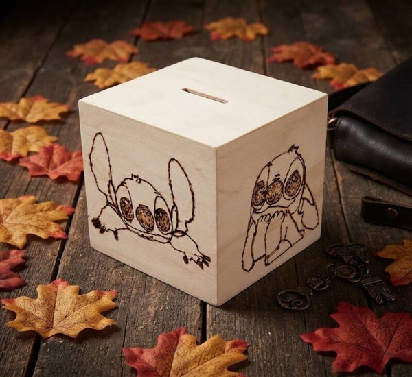 Handgebranntes Holz - Spardose ,,Stitch"